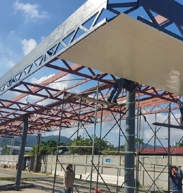 Reparación y construcción de techo en estación de servicio ejecutado por Petrosur C.A. Venezuela