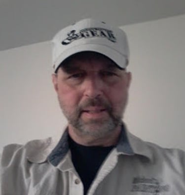 a man in a white shirt and a white hat