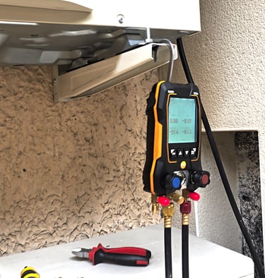 Manomètres lors d'un tirage au vide d'un groupe de climatisation.