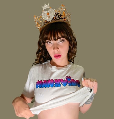 Kendall Morr in Manyvids shirt and crown