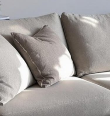 Nettoyage canape et coussins par NetT Toulouse pour un intérieur propre à Cugnaux