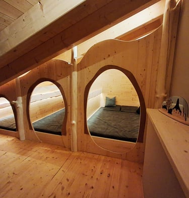 individuelle Rückzugsorte zum Entspannen in einem Sauna-Ruheraum