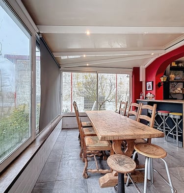 salle à manger actuel dans la véranda