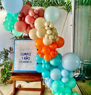 decoración arco orgánico de cumpleaños