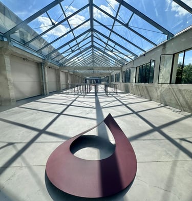 Anneau plié rouge noir, 2024 acier Gabrielle Conilh de Bessac ©16mag