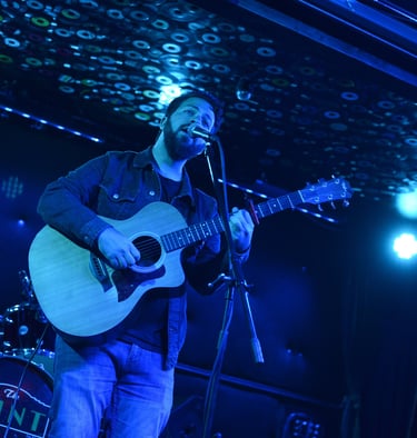 Alan Rigoletto Playing at the Mint in Los Angeles - Photo by Mathias Fau