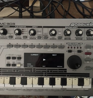 Roland MC303 Groovebox