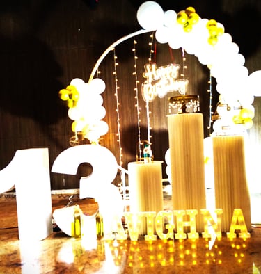 Classic gold & white decoration