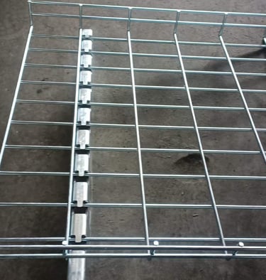 un support de chemin de câbles en treillis métallique par support métallique