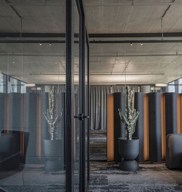 Modernus logistikos įmonės Vitlaima biuro interjeras Kaune