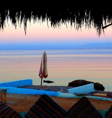 Regarder la vue relaxante du coucher de soleil