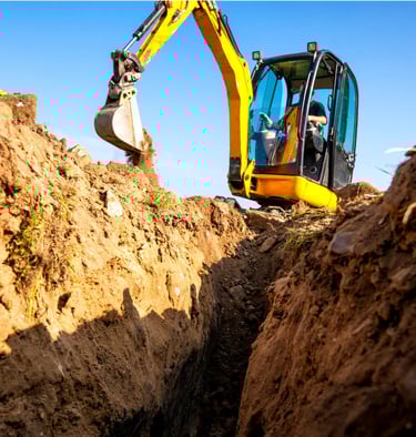 Bagger im Einsatz beim Tiefbau – UFT Bau GmbH Tiefbau Berlin