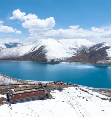 yamdrok lake winter
