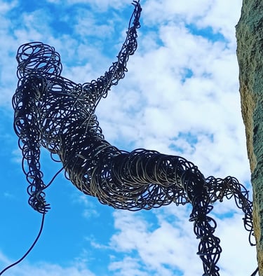 le cordiste sculpture fil de fer artiste Wilfrid Bricourt