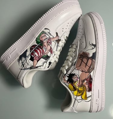Scarpe Airforce 1 Nike bianche con disegno dell'anime One Piece  vista dall'alto