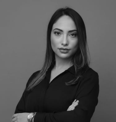 Abogada especialista en derecho administrativo y tributación con experiencia en actuaciones ante la