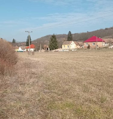 n einem ruhigen, kleinen Dorf etwa 15 km von Kaposvár entfernt, direkt an der Straße zum Balaton, we