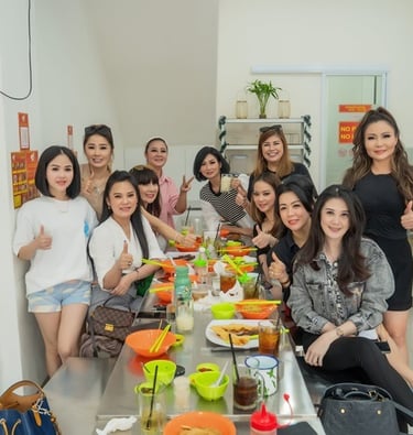 Keseruan makan di Mie Ayam Kesawan rukan osaka pik 2