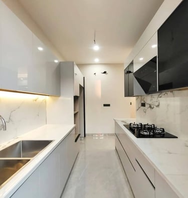 Ultra-modern Modular Kitchen of 3 BHK Luxury Builder Floor Near 100 Feet Road — Chattarpur