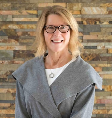 Psychologist and Menopause Coach Becca Borden in professional headshot