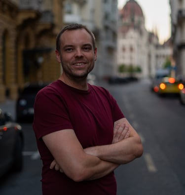 Farkas Marci, online angol és francia tanár portréja