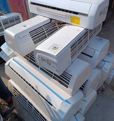 gudang di rahma tia aircond sejumlah ac second banyak