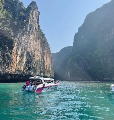 łódka w wodzie, Tajlandia Phi Phi Island