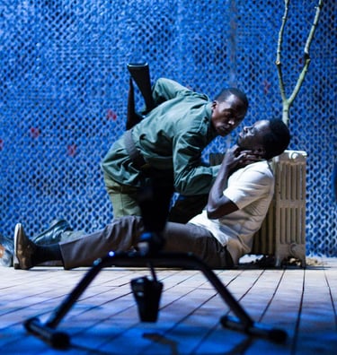 Diouc Koma et Virgil Mfouilou dans "De mémoire de papillon" texte et mise en scène Philippe Beheydt.