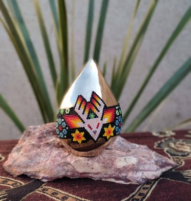 servilletero en pewter y arte huichol