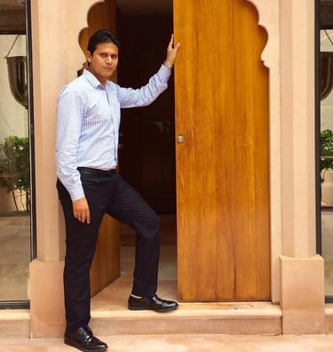 Muzammil Hussain, PAN India Guide, featured in FORBES India for the storytelling of the Taj Mahal