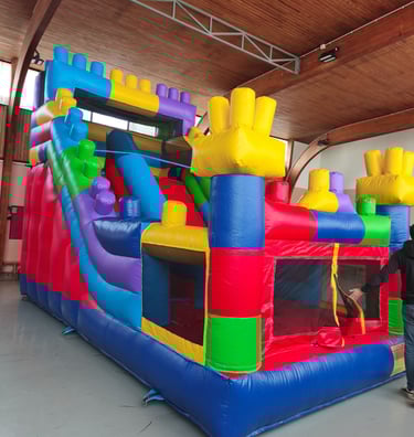 Structure gonflable - Toboggan - Thème Lego