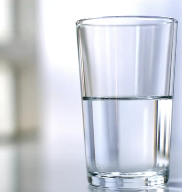 pusiau pilna stiklinė