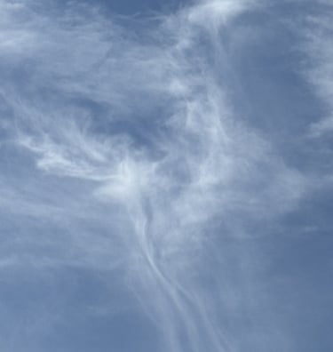 Un nuage au dessus du cabinet, formant un ange selon Edyta Vorilhon.