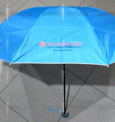 Payung promosi polos lipat biru silver Victory Lite