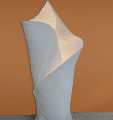 Gips bordlampe på bord