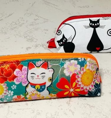 2 trousses à motif chat