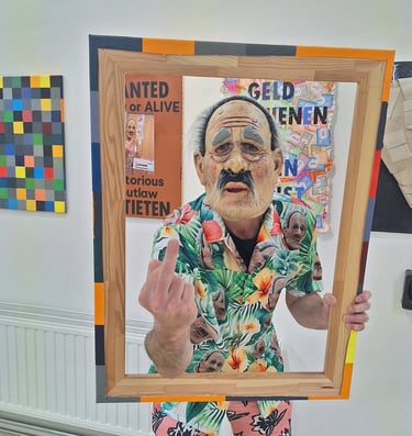 Henk Tieten is kunstenaar met een masker