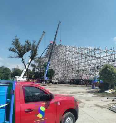 Unidad de sanismart realizando servicio en obra