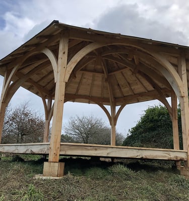 kiosque en charpente traditionnelle