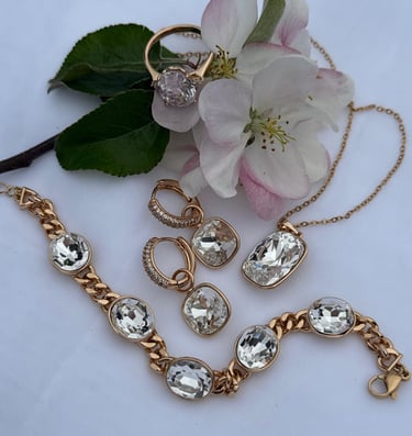 apzeltītas rotas, swarovski kristāls, rotas ar baltu kristālu, divi vienā auskari, mirdzošas rotas svētkiem, rotas izlaidumam