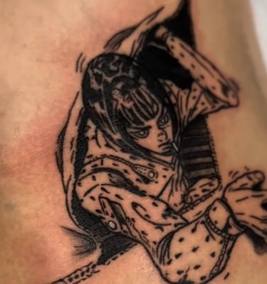 Tatuaje estilo manga en blanco y negro – tatuador en Valencia
