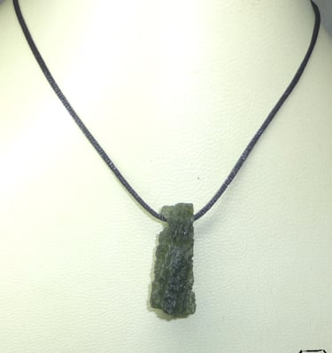 Megalith Moldavit gebohrt