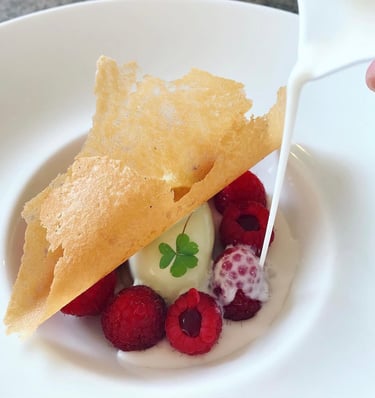 Dessert gastronomique framboise matcha lait d'amandes Alexis Vergnory Ajaccio 