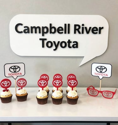 Elegant 3D printed wedding centerpieces and custom name signs displayed at a reception