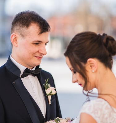Jaunikio žvilgsnis į jaunąją 