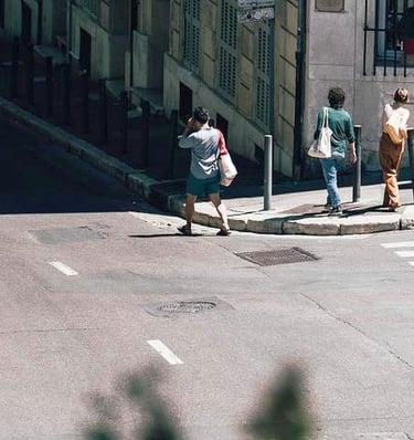 Precautions While Walking On The Streets During Travel