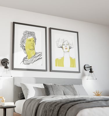 Sypialnia z autorskimi plakatami autorstwa Justyny Grodzkiej