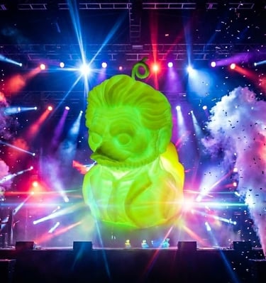 Vela artesanal de pato inspirada en la banda Ghost, diseño geek con efecto luminoso y estilo único.