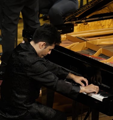 Izmael Pacheco - Classical Pianist