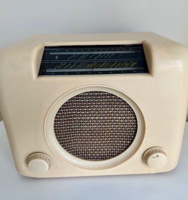 White Bakelite Bush Radio